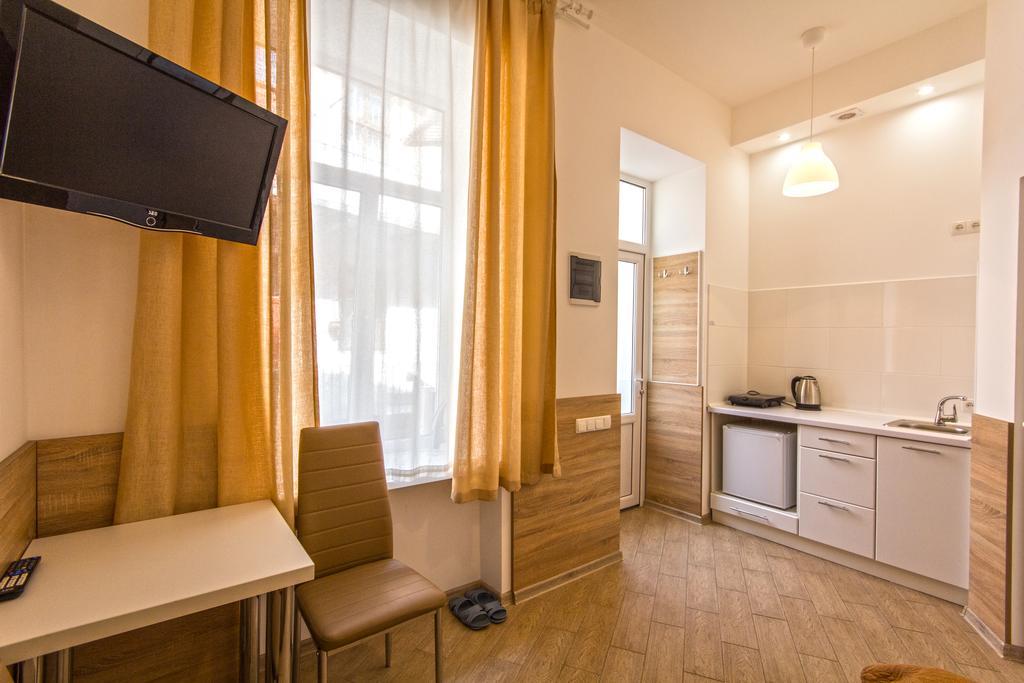 Mini Smart Apartments On Shpytalna 13- Economy Apartment Lviv Exterior photo